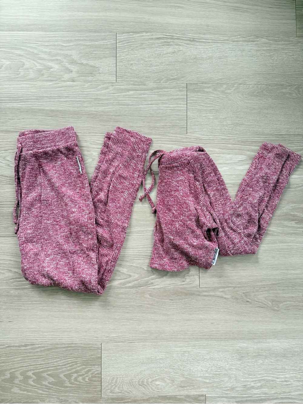 Gymshark Women’s Ribbed Hooded Crop Top & Joggers Loungewear Set in Marled Pink